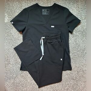 FIGS scrub set in black - small top, small tall bottoms